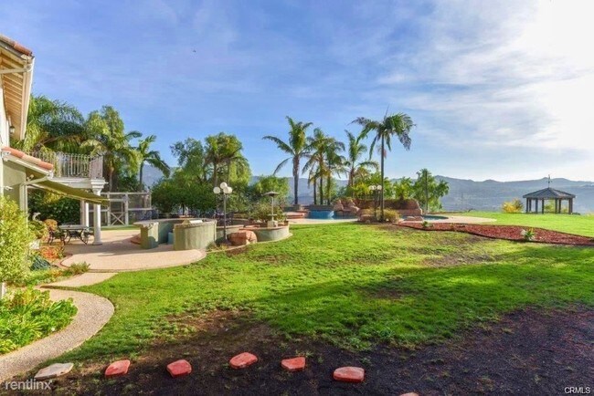 Foto del edificio - 5 br, 3.5 bath House - 5705 Camino de Bryant