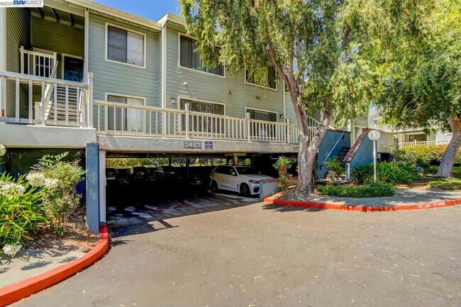 Foto del edificio - 3453 Baywood Terrace