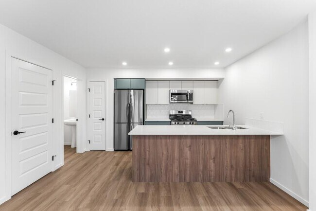 Photo du bâtiment - 3.0 bedroom in Edmonton Alberta T5G 2T1