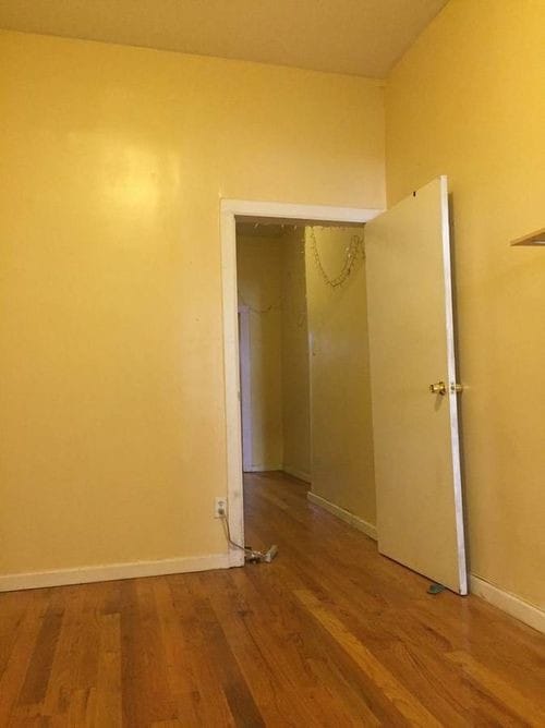 Building Photo - 548 Hart St