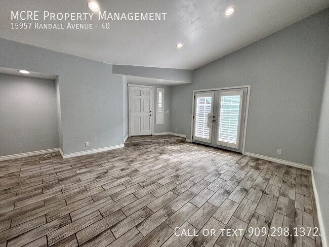 Foto del edificio - 15957 Randall Ave