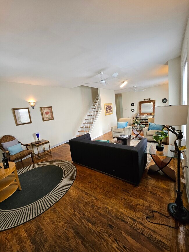 Foto del edificio - 3930 W Girard Ave