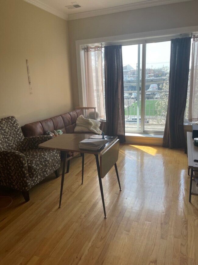 Foto del edificio - 5923 N Winthrop Ave