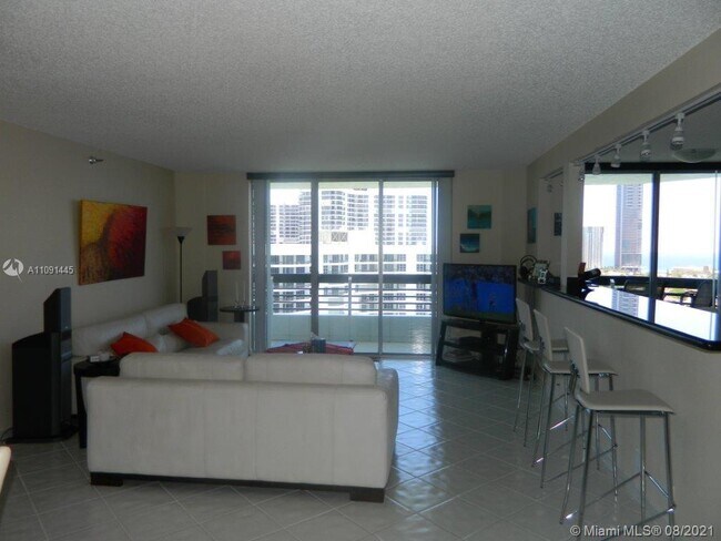Foto del edificio - 3530 Mystic Pointe Dr