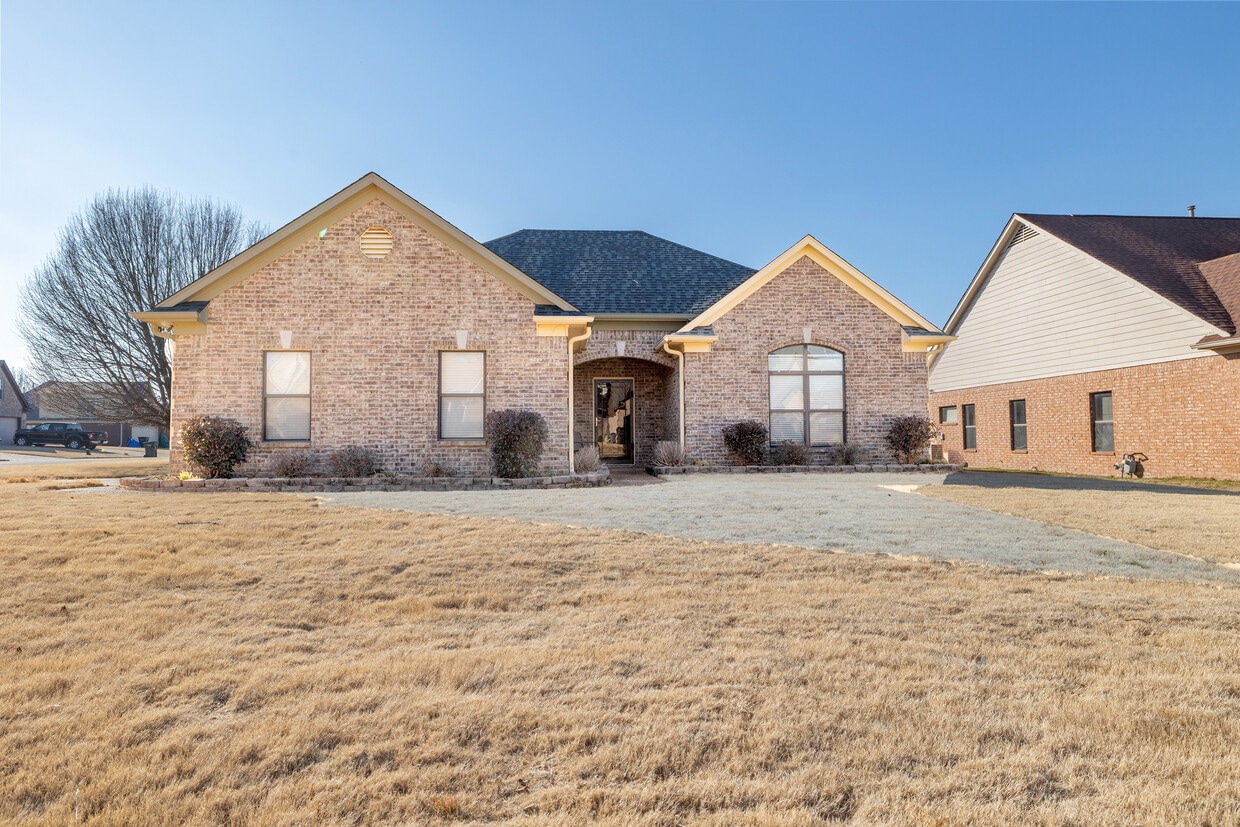 10 Abbey Rd, Oakland, TN 38060 House Rental in Oakland, TN