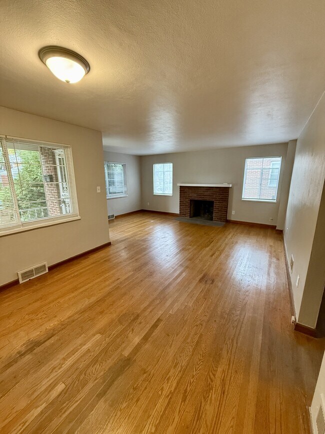 Foto del edificio - 4607 Channing Ln