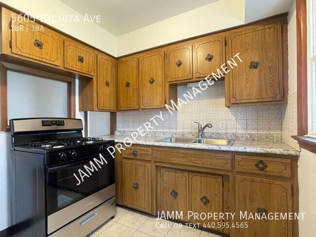 Building Photo - 3-Bedroom Single Family home in Cleveland!