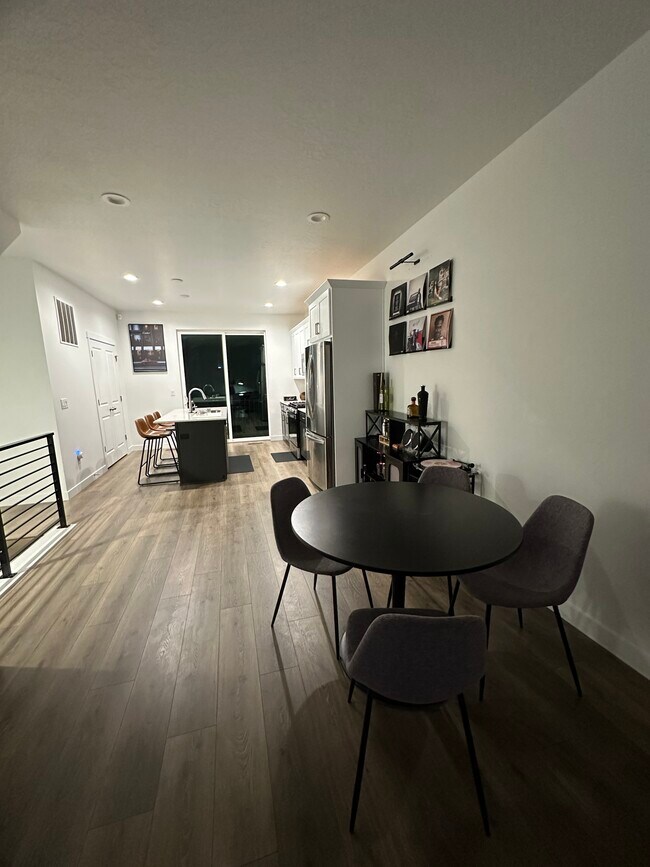 Building Photo - 7083 S Jordan Pkwy W