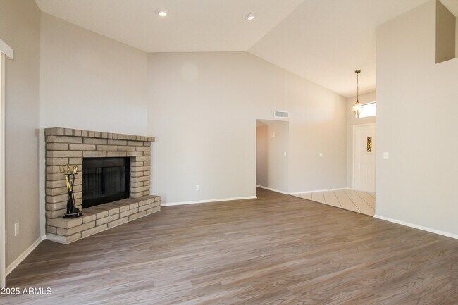 Foto del edificio - 6504 W Mountain View Rd