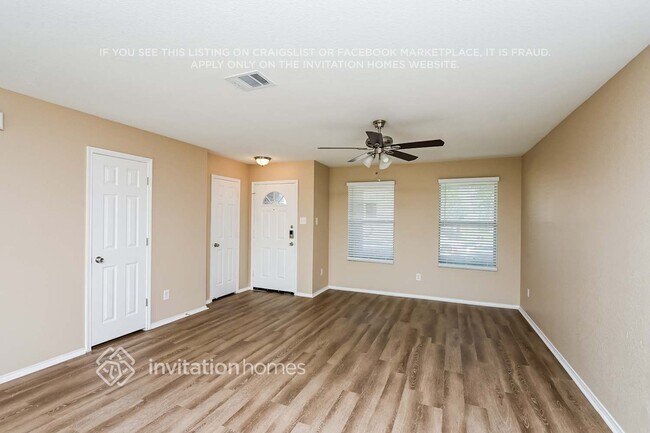 Foto del edificio - 7160 Little Mohican Dr