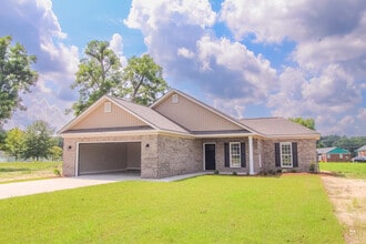 Building Photo - 214 Silverthorn Dr