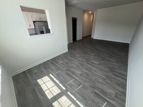 Building Photo - 175 Moyer Dr