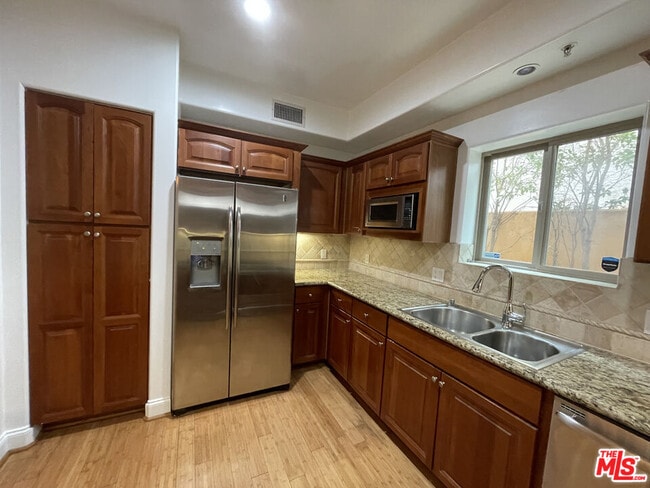 Building Photo - 1511 Camden Ave