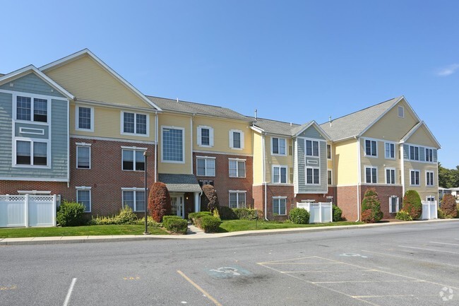 Parking - Fairmount Park Apartments