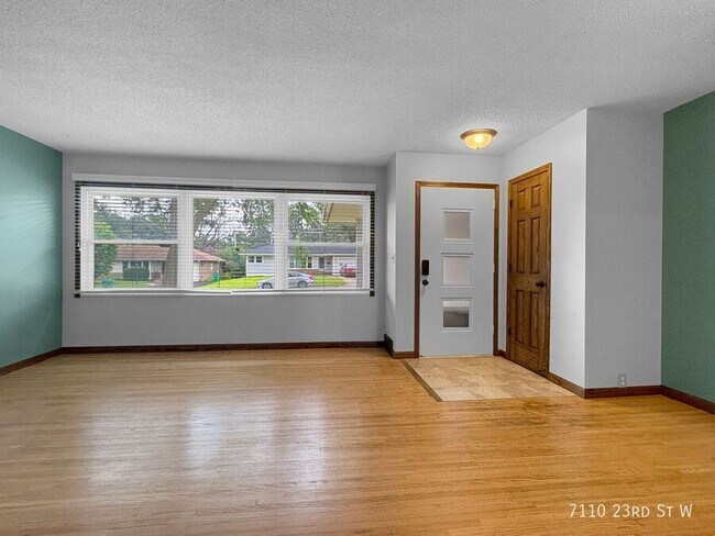 Foto del edificio - 7110 W 23rd St