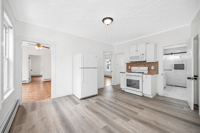 Building Photo - 220 Concord St