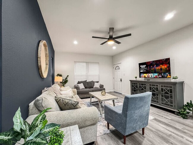 Building Photo - 1117 N Bishop Ave