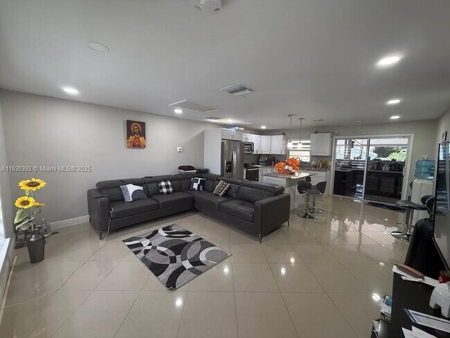 Foto del edificio - 4707 Martha Louise Dr