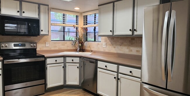Building Photo - 6885 E Cochise Rd