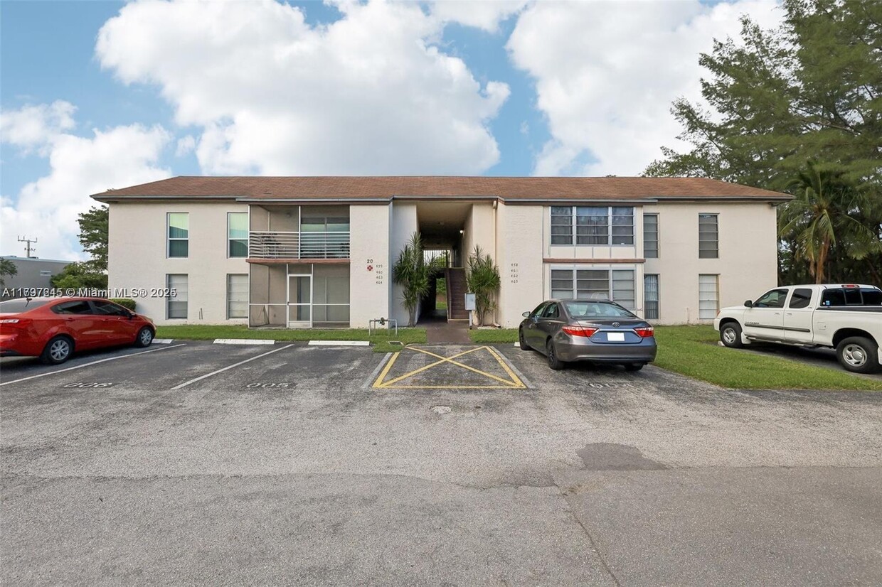 Primary Photo - 454 N Laurel Dr