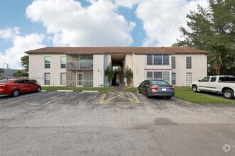 Building Photo - 454 N Laurel Dr