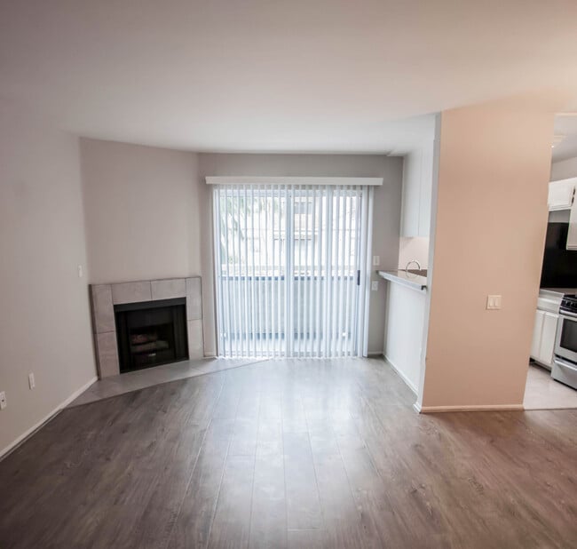 Living room - CLK - Clark Apts
