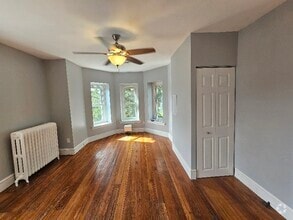 Building Photo - 142 Sumac St