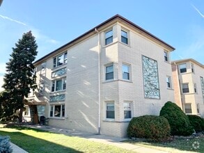 Building Photo - 6019 W Diversey Ave