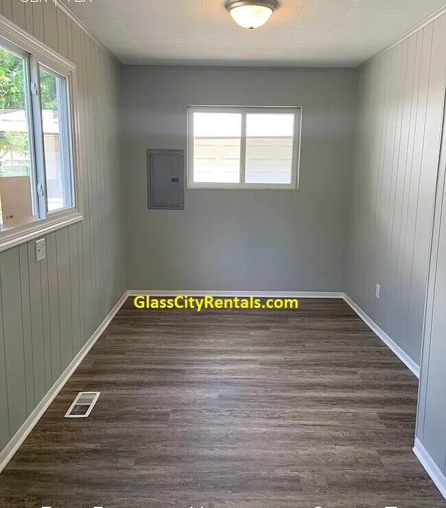 Building Photo - 238 Dickens Dr