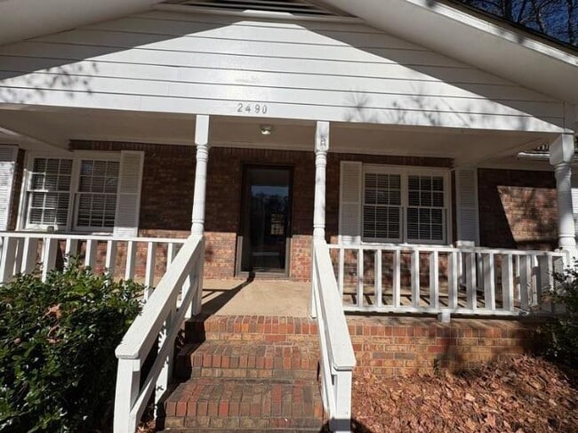 Foto del edificio - 2490 Trent Dr NE