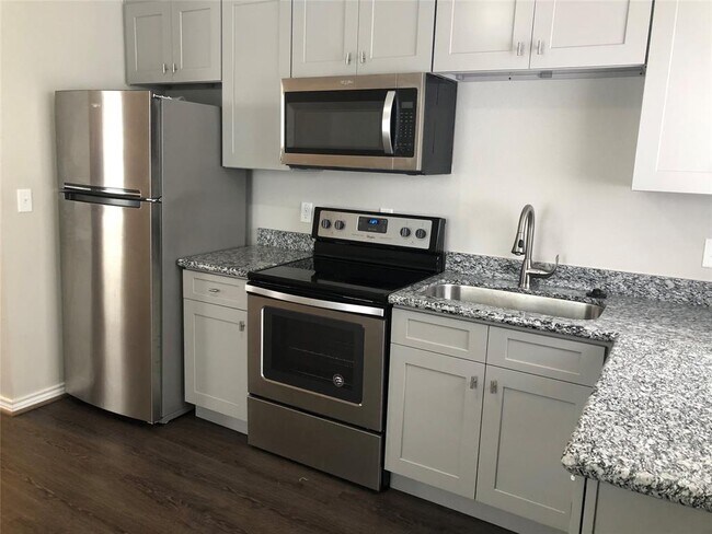 Building Photo - 3901 Ave S