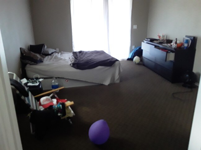Master bedroom - 2402 E 5th St