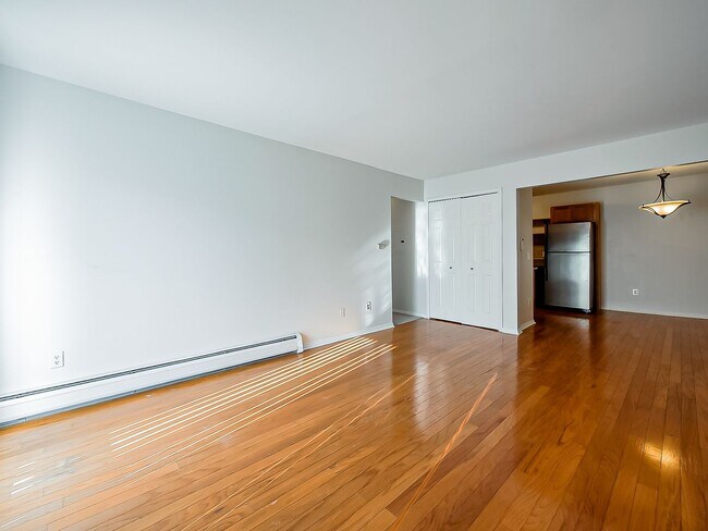 Foto del edificio - Move-In Ready 2-Bed Condo in Prime Royal Oak Location!
