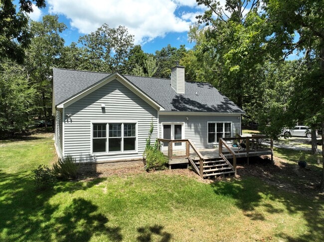 Building Photo - 425 Shamrock Ct