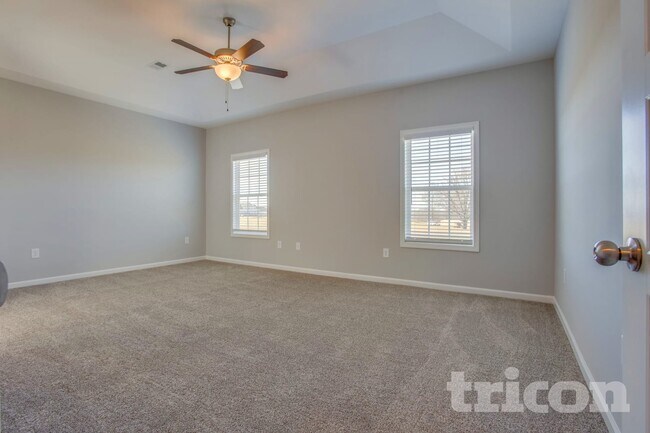 Foto del edificio - 913 Stokewood Pl