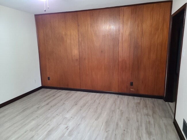 Living room - 305 Woodview Ave