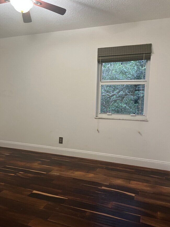 Building Photo - 996 Mohican Blvd