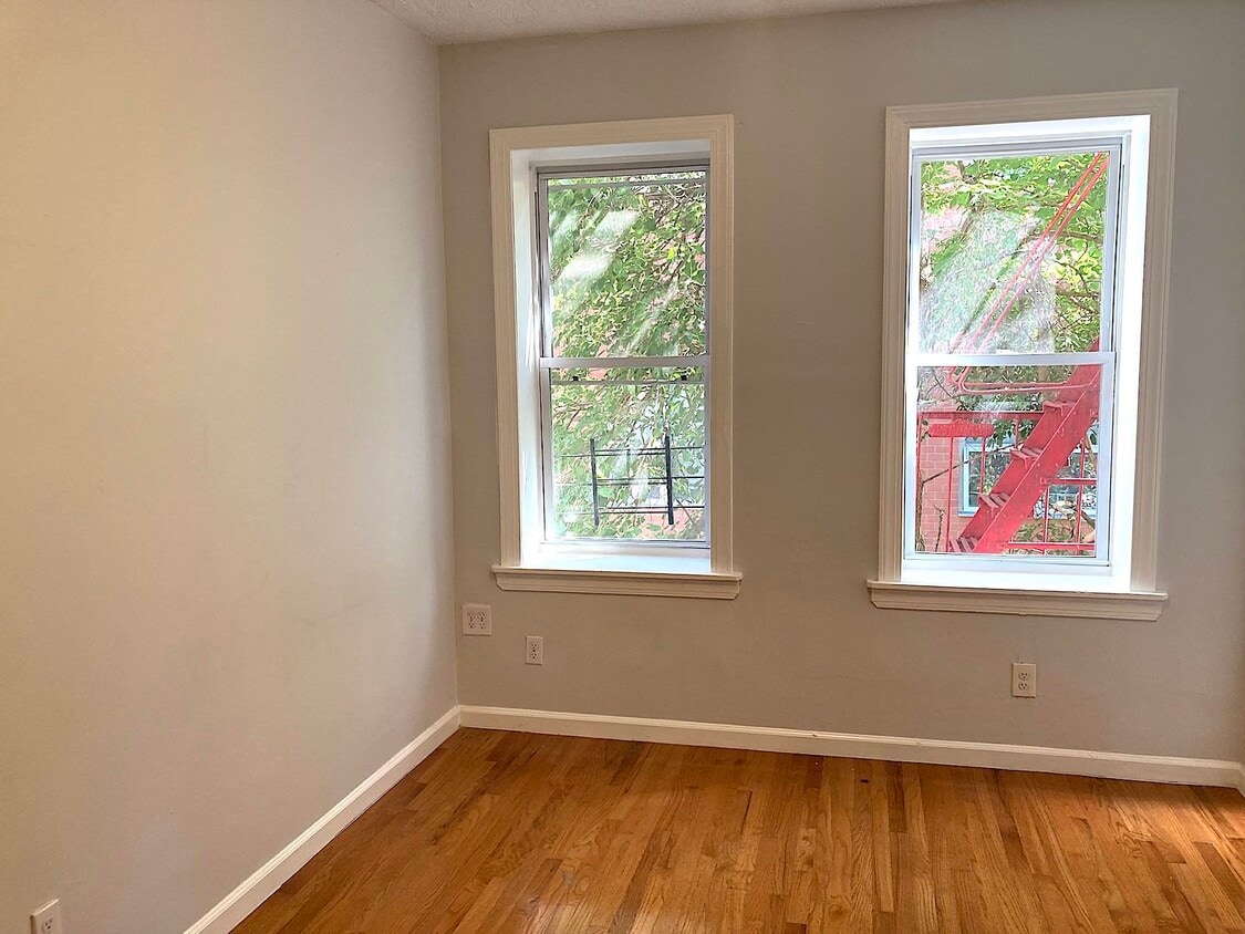 Primary Photo - 5600 Hudson Ave