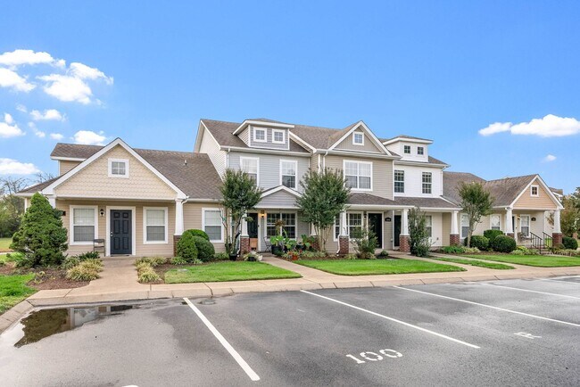 Foto del edificio - Large 2 Bedroom 2 1/2 Bath Dog Friendly Co...