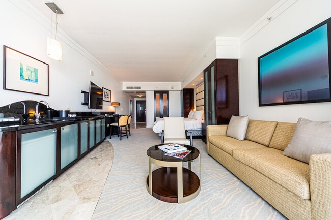 Building Photo - 4441 Collins Ave