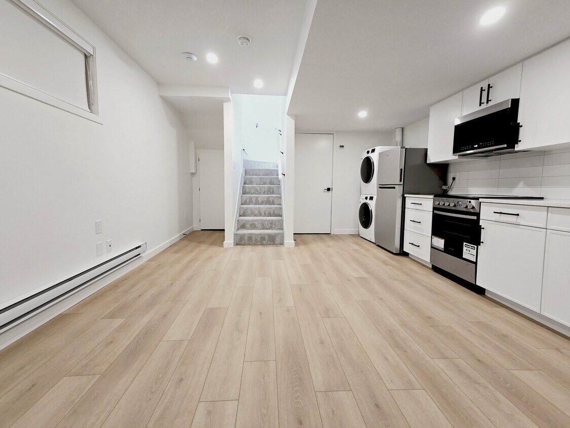 Photo principale - 9207-9117 117 Ave NW