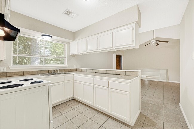 Building Photo - 3718 Simsbrook Dr