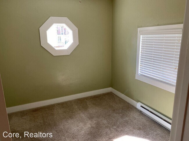 Building Photo - 2 br, 1 bath House - 8826 N Courtenay Ave