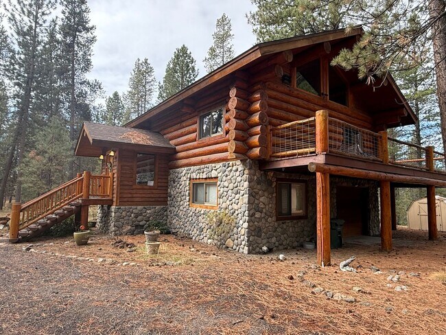 Foto del edificio - Seasonal  |  Available April