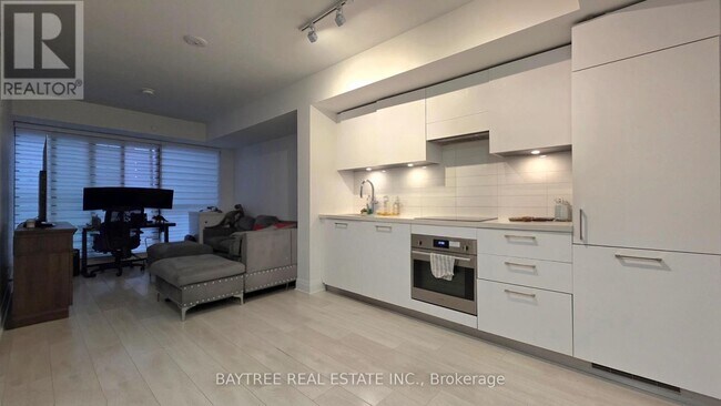 Photo du bâtiment - 33 Frederick Todd Wy