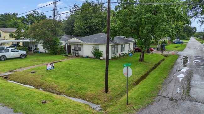 Photo - 815 Avenue G   Unit House