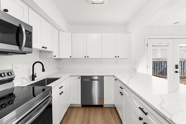 Building Photo - 615 Bywater Rd