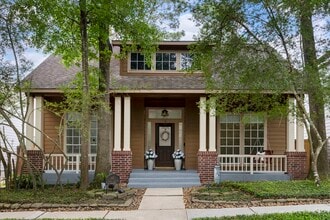 Building Photo - 6 E Cottage Green St