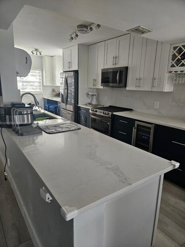 Foto del edificio - 1101 SW 128th Terrace