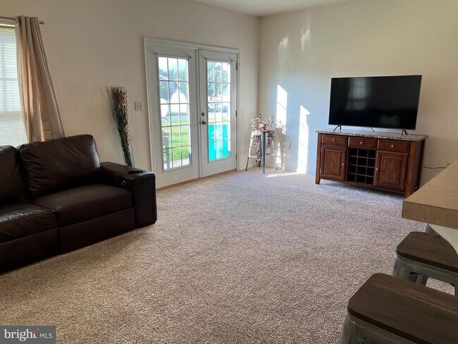 Building Photo - 2037 Powell Dr